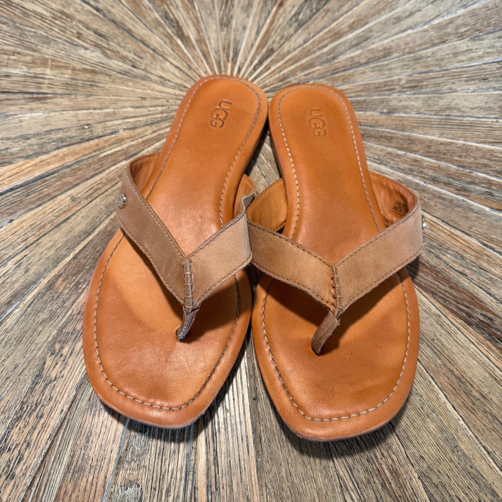 UGG sandals size 8 leather flip flop thong style  brown tan women’s shoe